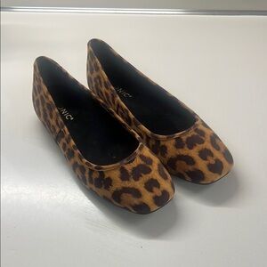 Vionic Leopard Print Women's Flats Size 7.5